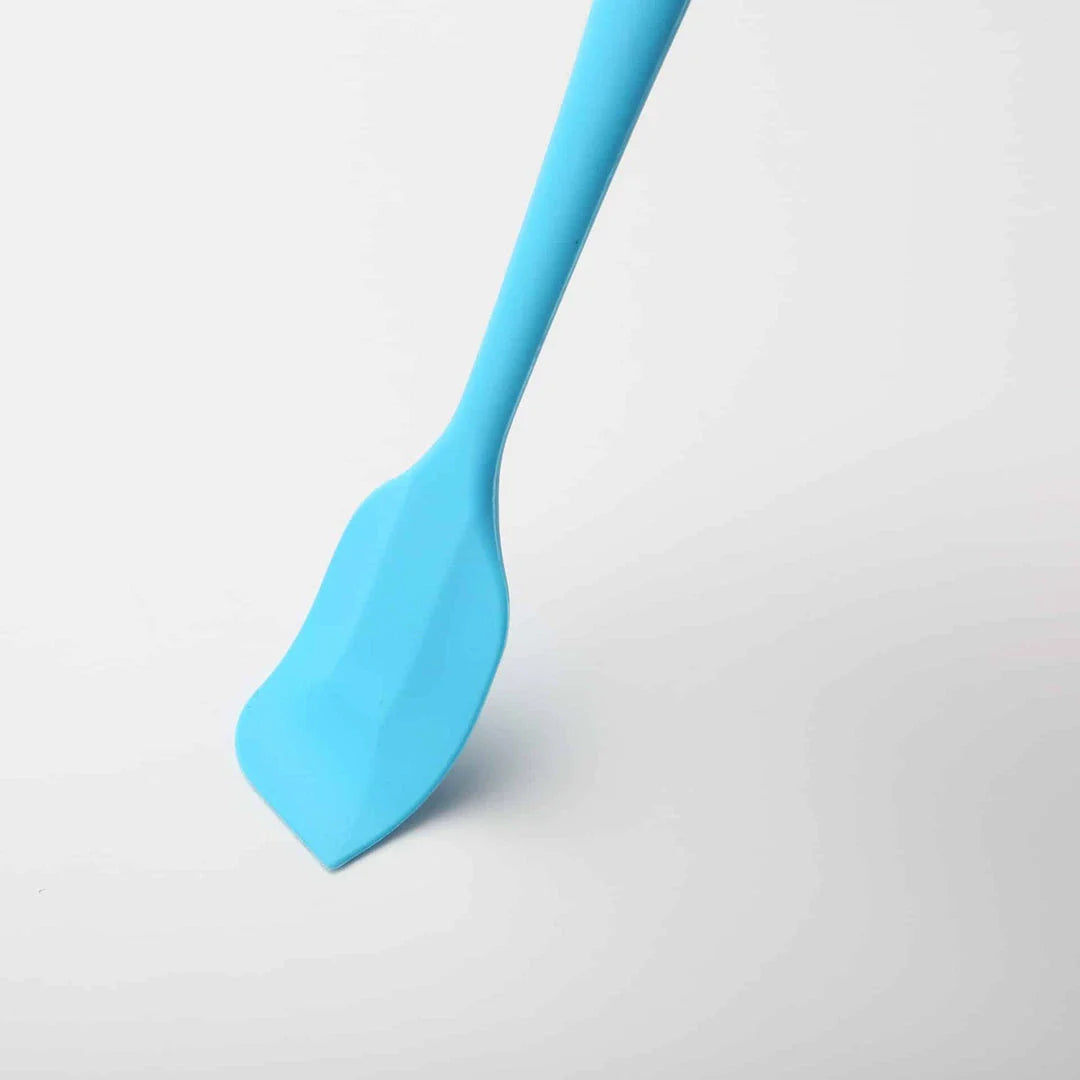 Convenient Universal Non-Stick Silicone Spatula, a versatile cooking tool with a heat-resistant silicone design and non-stick surface for easy food release