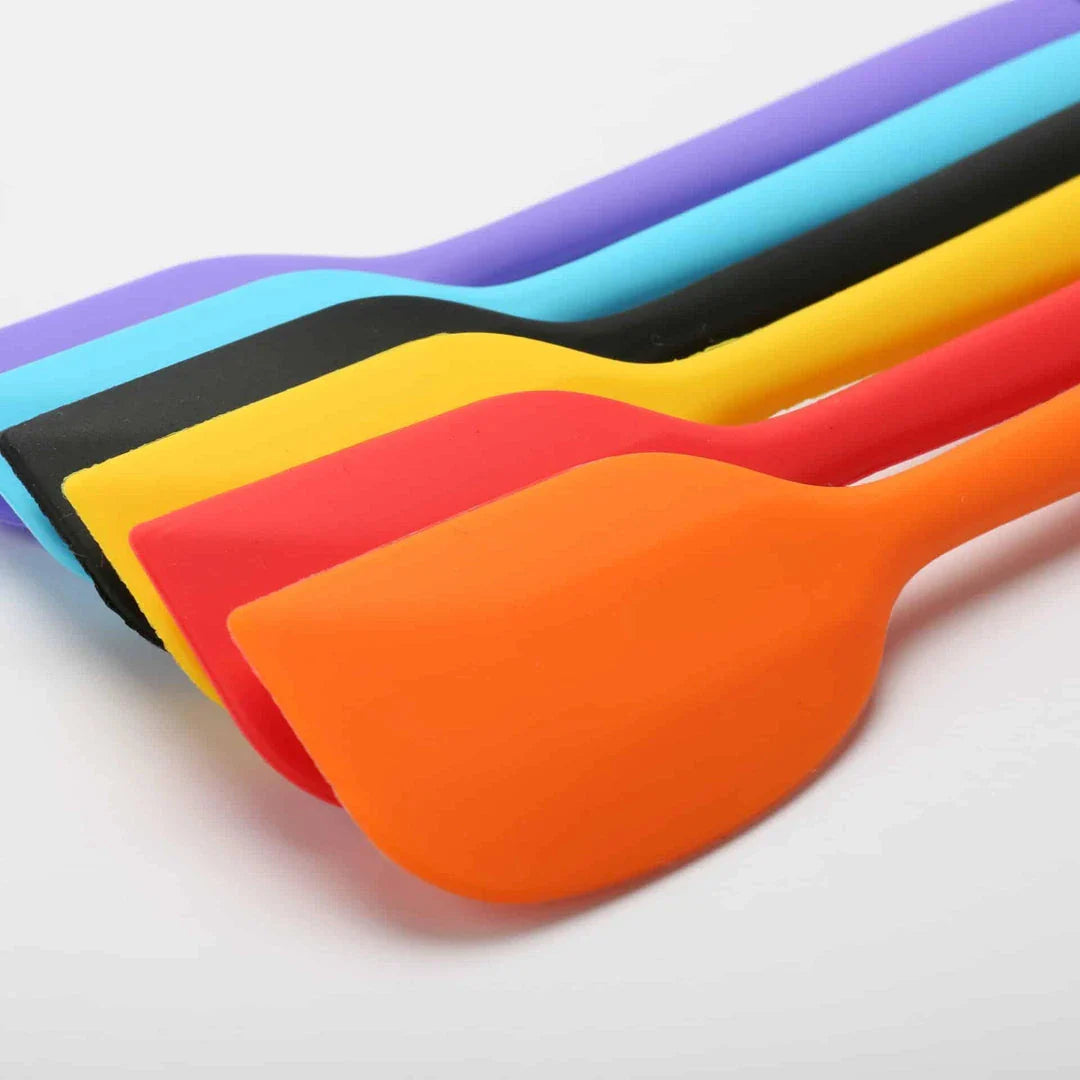Convenient Universal Non-Stick Silicone Spatula, a versatile cooking tool with a heat-resistant silicone design and non-stick surface for easy food release