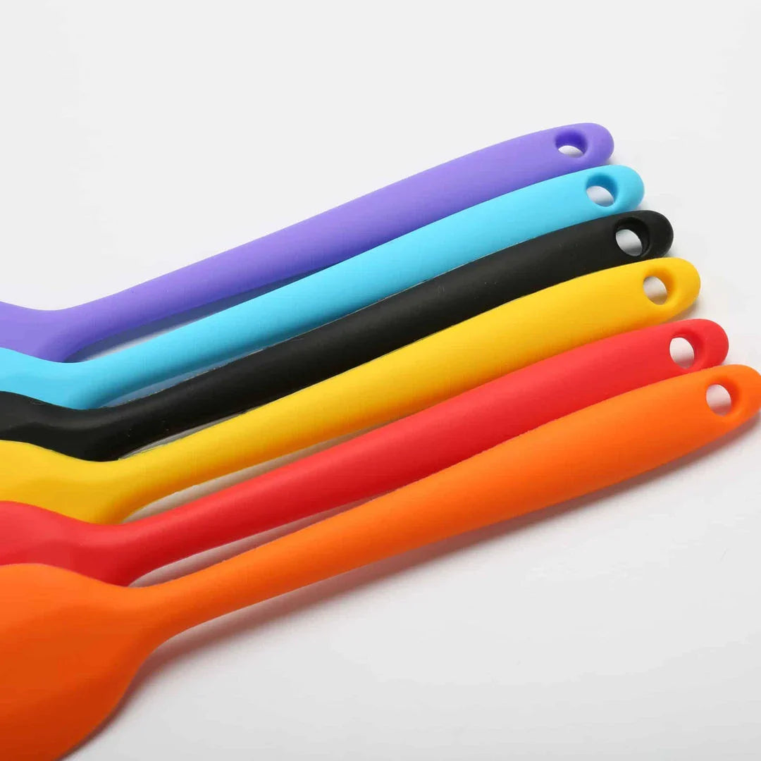 Convenient Universal Non-Stick Silicone Spatula, a versatile cooking tool with a heat-resistant silicone design and non-stick surface for easy food release