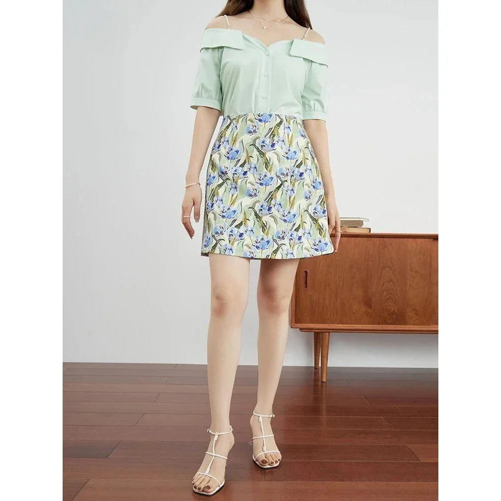 Stylish floral high-waist A-line mini skirt with a flattering silhouette and vintage-inspired design