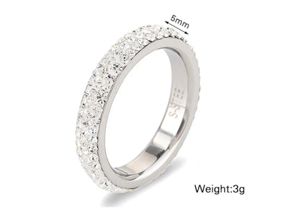 A personalized couple's ring made of stainless steel and adorned with sparkling rhinestones, symbolizing the beauty of your love story.