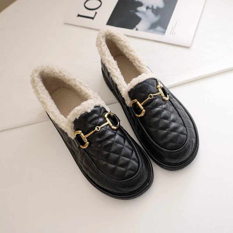 Trendy flat-bottomed cotton scoop shoes in black and beige colors, perfect for expectant mothers during pregnancy