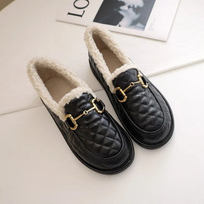 Trendy flat-bottomed cotton scoop shoes in black and beige colors, perfect for expectant mothers during pregnancy