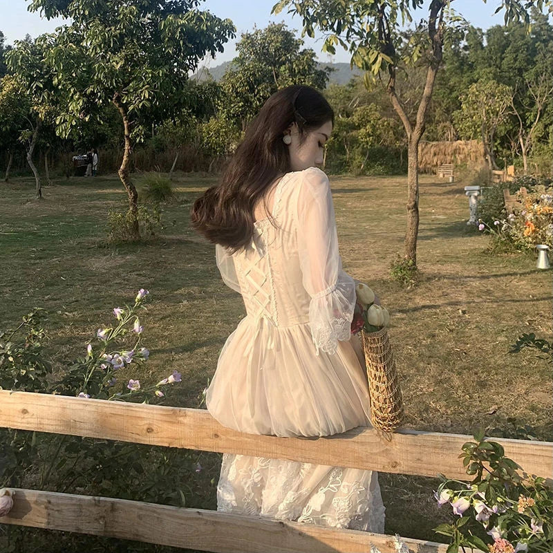 Retro-inspired lisianthus dress in a princess silhouette with a delicate gauze texture for elegant tea parties and relaxation