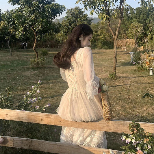 Retro-inspired lisianthus dress in a princess silhouette with a delicate gauze texture for elegant tea parties and relaxation