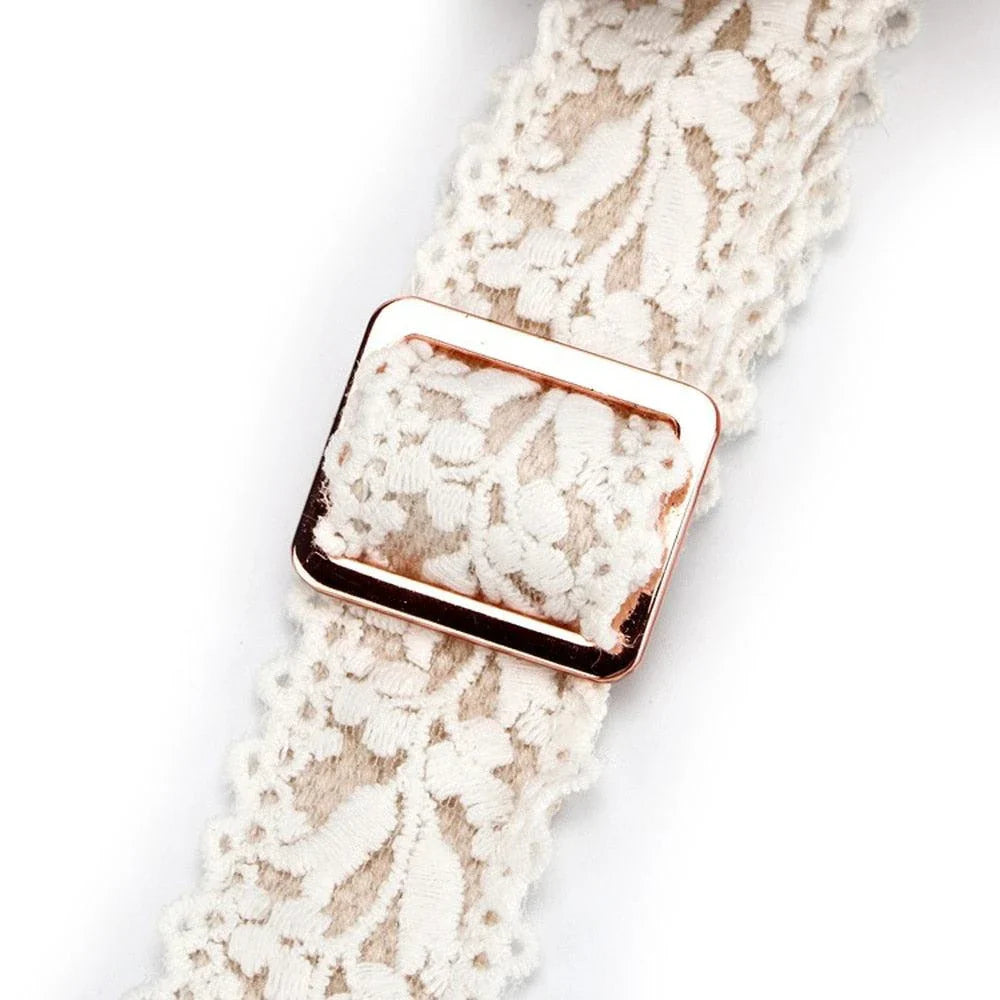 Elegant floral dog collar in multiple sizes, featuring a durable nylon construction and adjustable design for a comfortable and stylish fit.