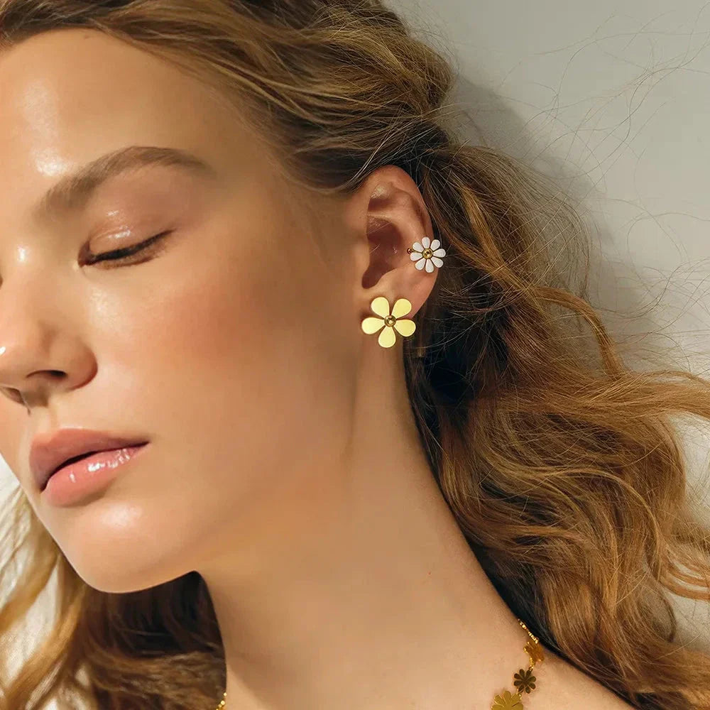 Elegant 18K gold-plated stainless steel daisy earrings with a timeless and sophisticated design