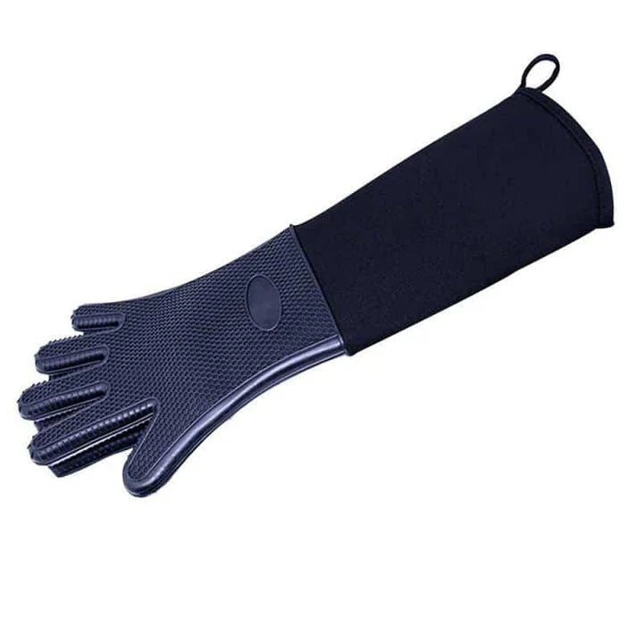 Premium heat-resistant oven gloves with silicone and cotton construction, designed for safe and comfortable handling of hot cookware in the kitchen
