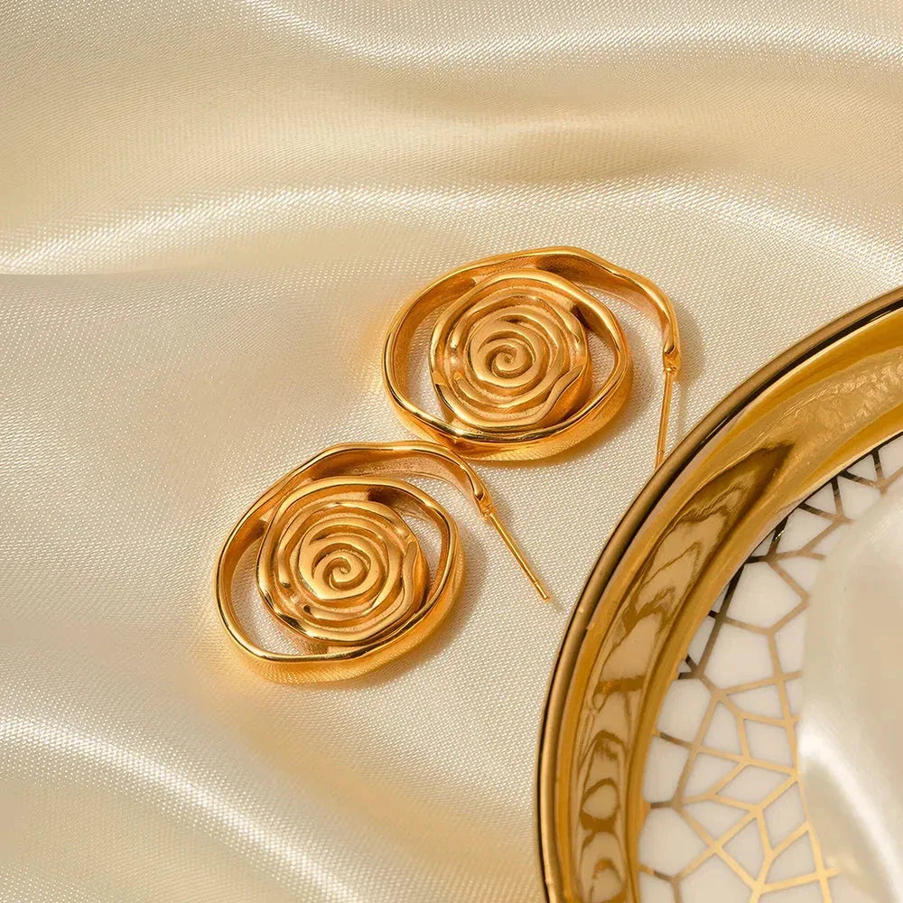 Elegant 18K gold-plated chunky spiral hoop earrings made of premium stainless steel with a tarnish-resistant and waterproof design