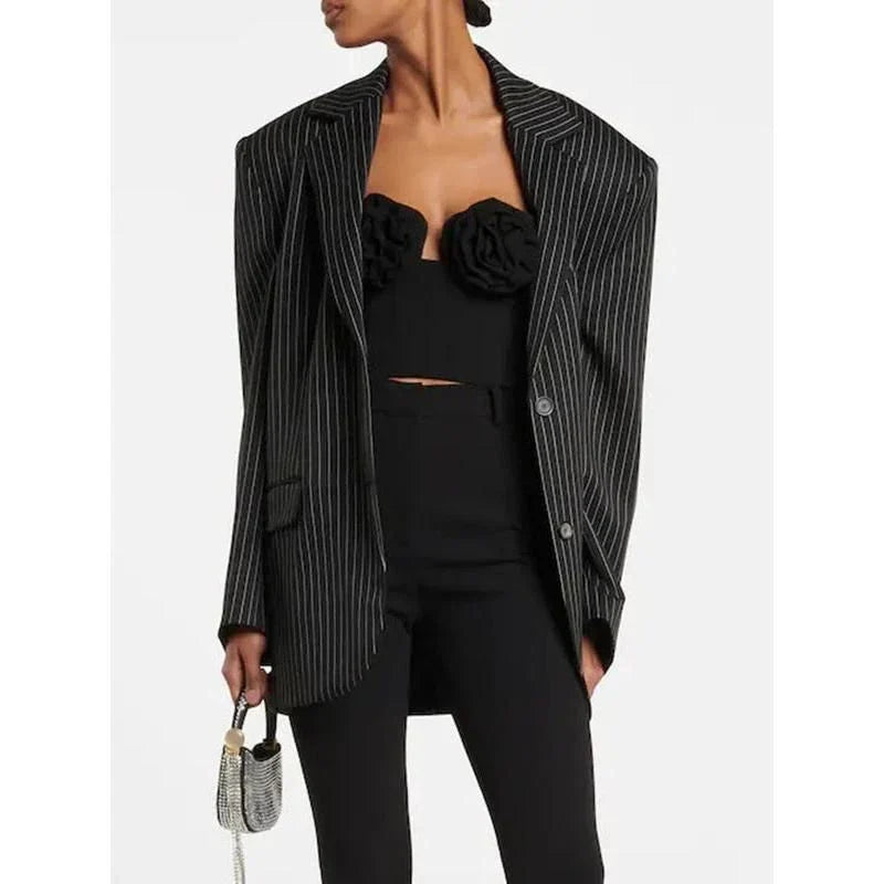 Chic floral sleeveless tank top with unique slash neckline and three-dimensional flower patchwork design