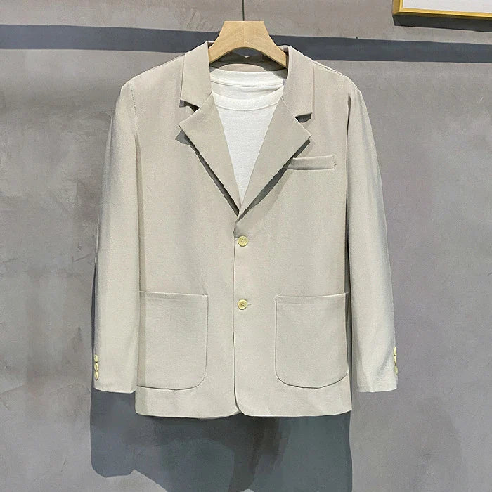 A stylish, casual jacket for men made of premium polyester fabric for year-round comfort and versatility