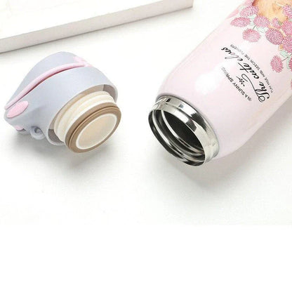 Stylish floral double-wall stainless steel water bottle with a convenient straw lid, maintaining temperature for up to 12 hours.