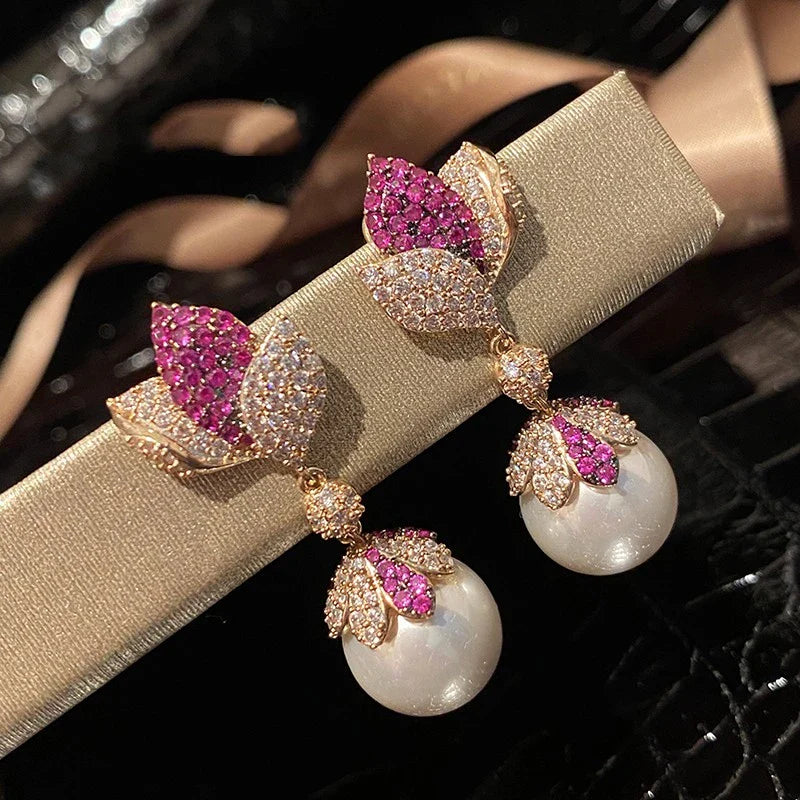 Elegant silver needle earrings with a leaf pearl accent, a versatile and stylish accessory for any occasion