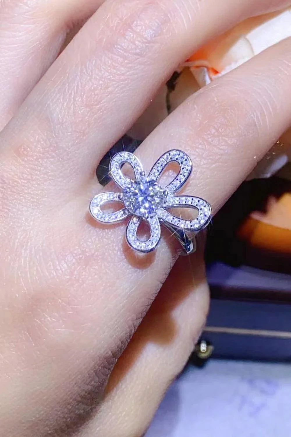 Elegant 1 carat moissanite flower-shaped open ring in platinum-plated sterling silver with sparkling zircon accents