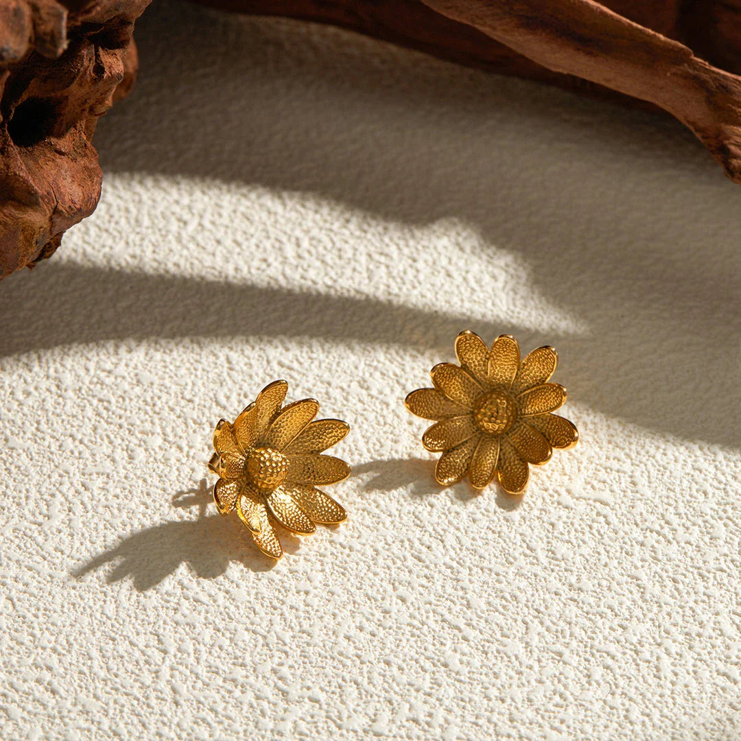 Elegant 18K gold plated stainless steel daisy flower stud earrings for women, with a trendy and durable design