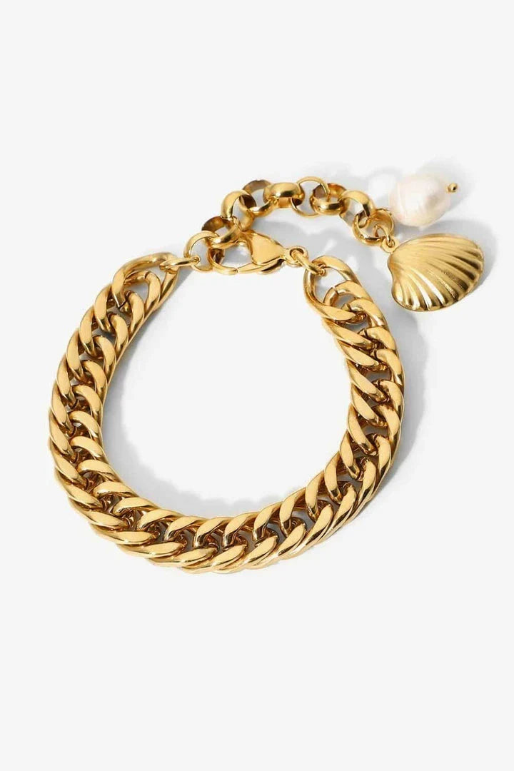 Elegant 18K gold-plated curb chain bracelet with a delicate pearl accent, made of durable stainless steel for long-lasting wear.