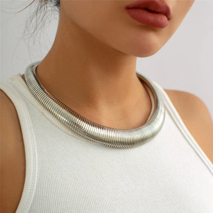 Glamour Spiral Chunky Choker Necklace in silver and gold color options, featuring a hyperbolic geometric design for a bold and captivating look.