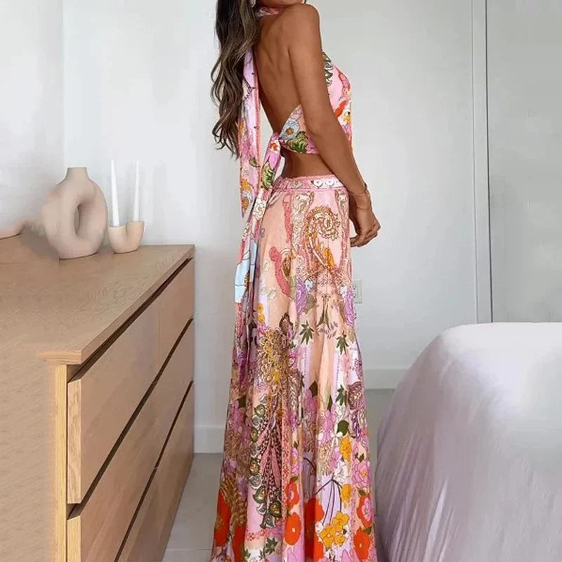 Stylish sleeveless midi skirt suit with vibrant floral print, featuring a half-turtleneck design and comfortable A-line silhouette.