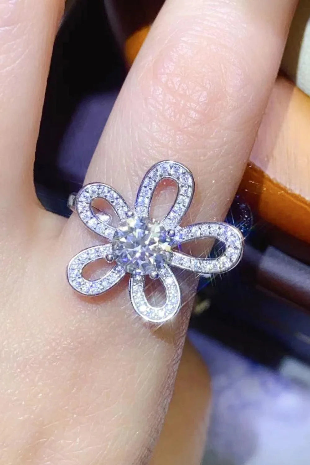Elegant 1 carat moissanite flower-shaped open ring in platinum-plated sterling silver with sparkling zircon accents