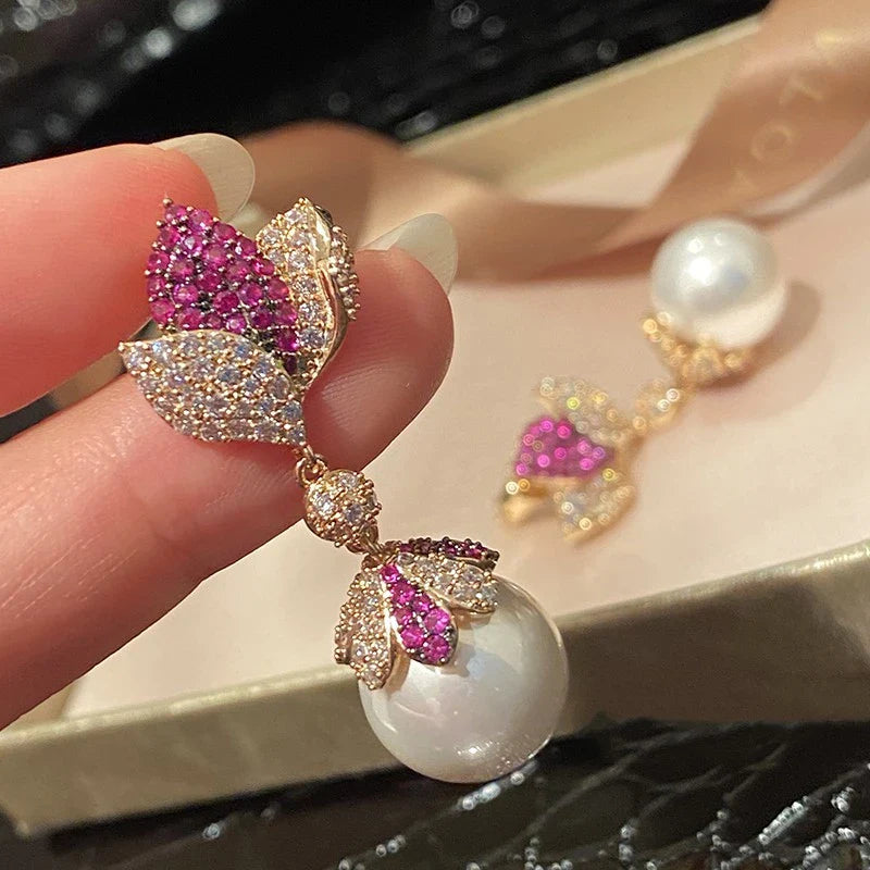 Elegant silver needle earrings with a leaf pearl accent, a versatile and stylish accessory for any occasion