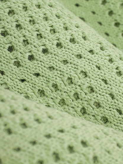 Comfortable and stylish men's knitted summer shirt in green with relaxed, pullover design