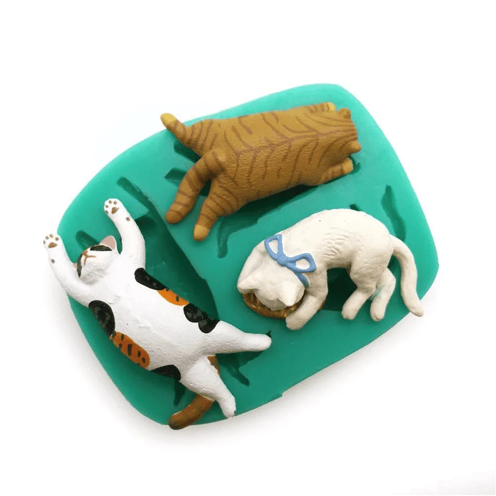 Cat-shaped silicone baking mold for eco-friendly, whimsical treats and desserts