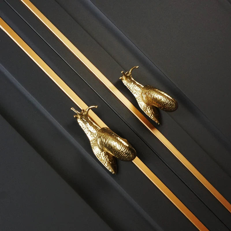 Elegant European-style retro brass snail cabinet door handles in small and large sizes for wardrobe, cabinet, and drawer upgrades
