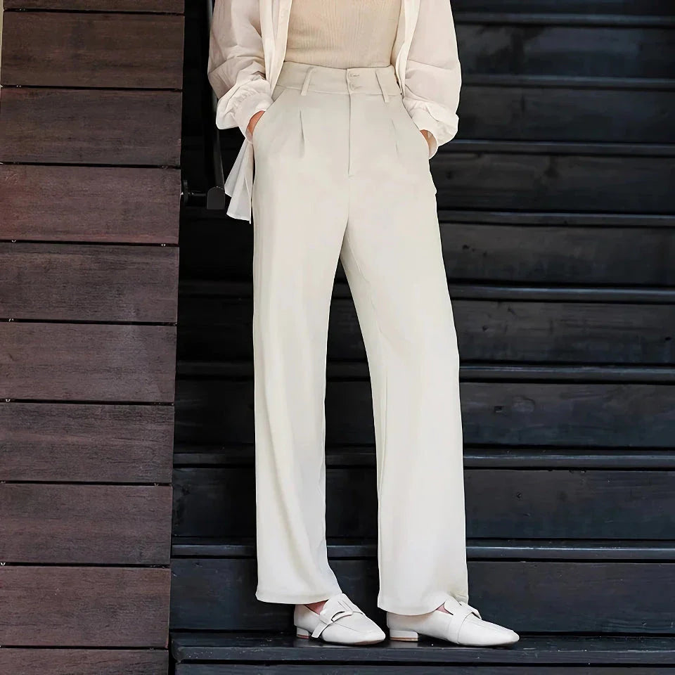 Effortless wide-leg summer trousers for women in white, featuring a relaxed fit, breathable cotton fabric, and functional pockets