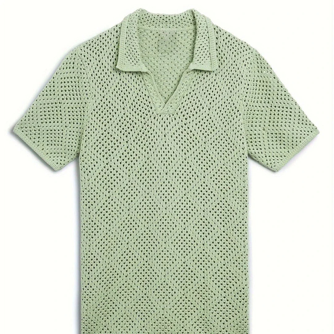 Comfortable and stylish men's knitted summer shirt in green with relaxed, pullover design