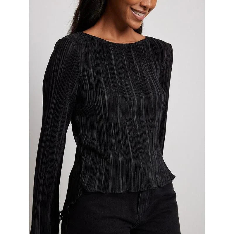 Chic pink lace-up summer bodycon blouse with delicate butterfly sleeves and pleated design