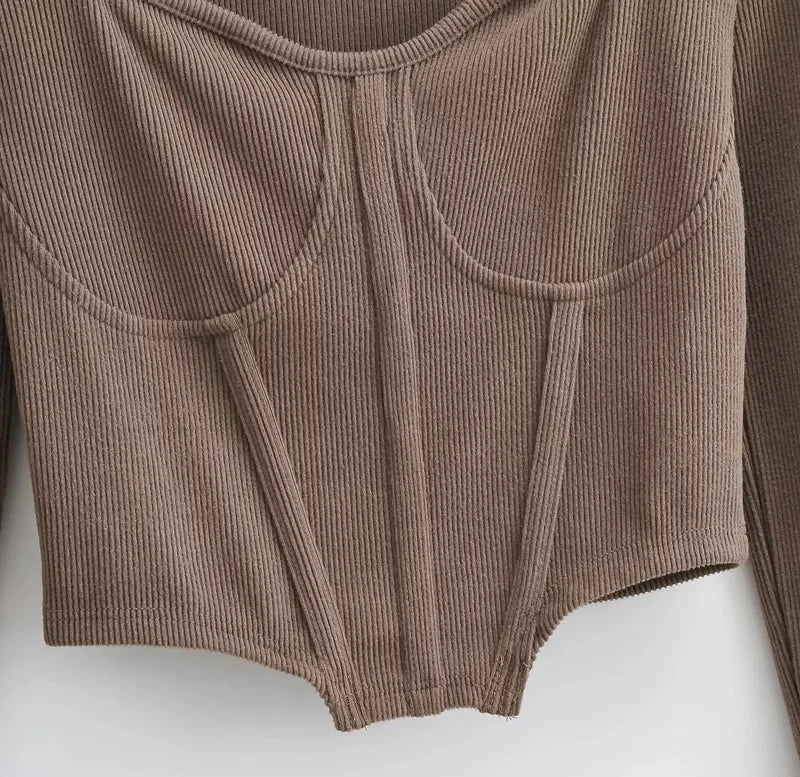 A stylish slim-fit short autumn top with an open waist design, made of premium polyester fabric with long sleeves and a square collar.