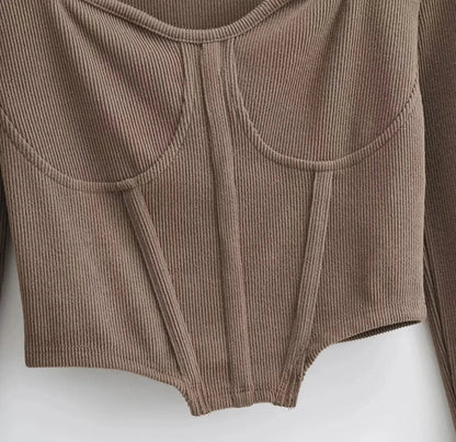 A stylish slim-fit short autumn top with an open waist design, made of premium polyester fabric with long sleeves and a square collar.