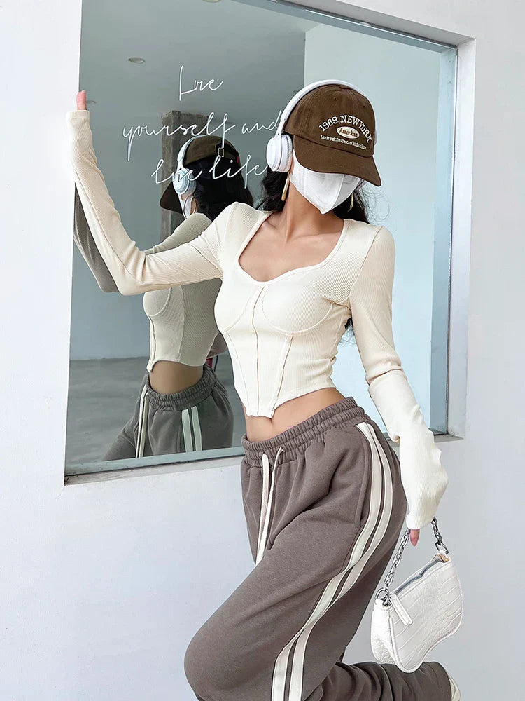 A stylish slim-fit short autumn top with an open waist design, made of premium polyester fabric with long sleeves and a square collar.