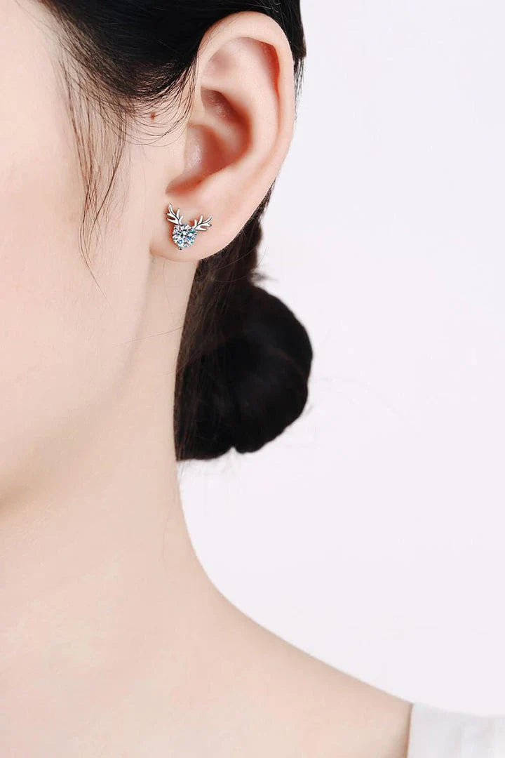 A modern, minimalist ring in sterling silver featuring a reindeer-inspired design with a sparkling moissanite stone.