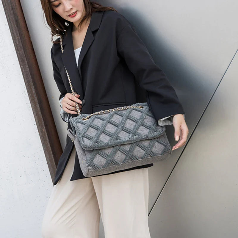 Stylish rhombus-patterned messenger bag for ladies with a retro single shoulder design and durable polyester construction
