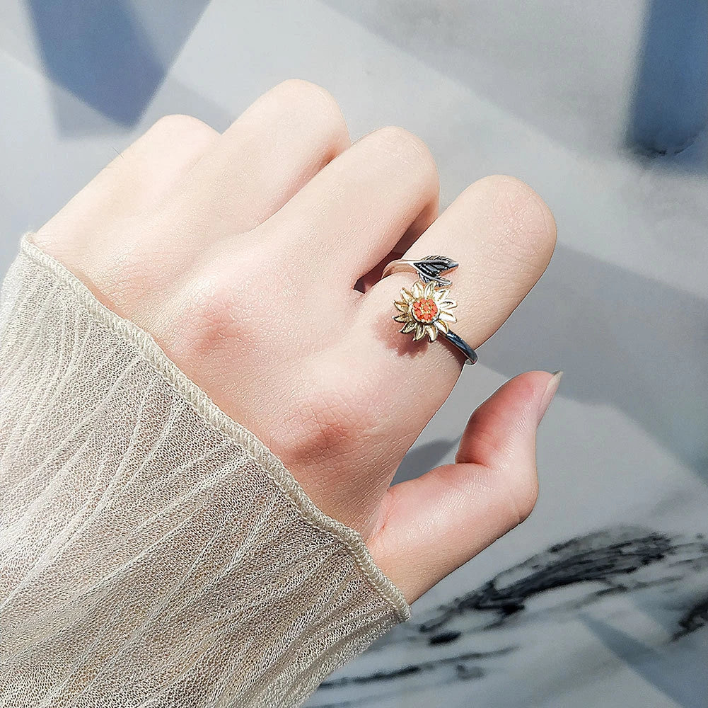 Sunflower Adjustable Rotating Ring in Platinum Finish - Elegant Floral Accessory for Everyday Wear