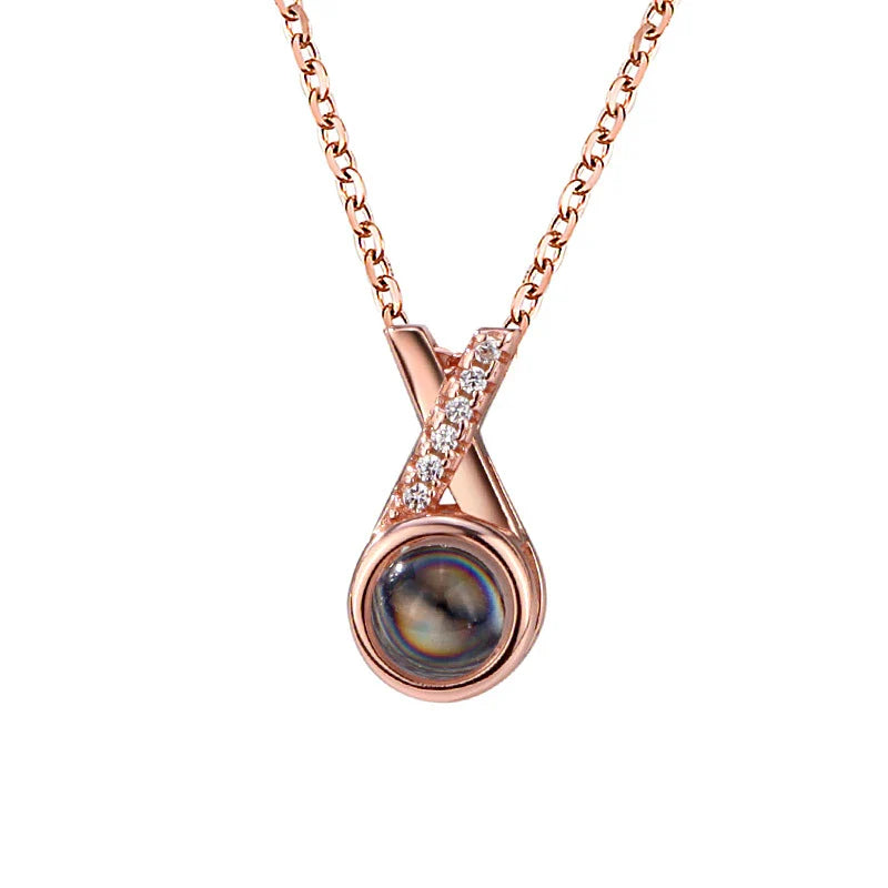 Fashionable minimalist clavicle chain necklace with captivating projection stone in gold, rose gold, and silver finishes