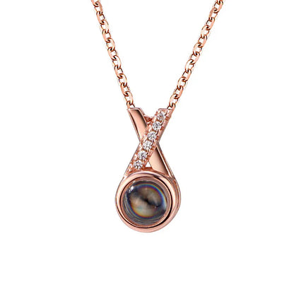 Fashionable minimalist clavicle chain necklace with captivating projection stone in gold, rose gold, and silver finishes