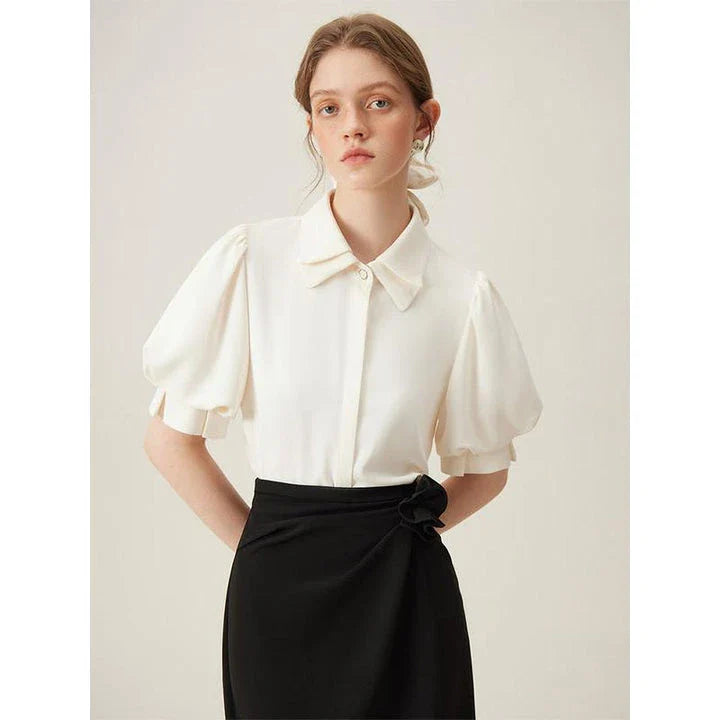 Elegant summer polo collar shirt for professional women, featuring a sophisticated design, breathable fabric, and versatile style.