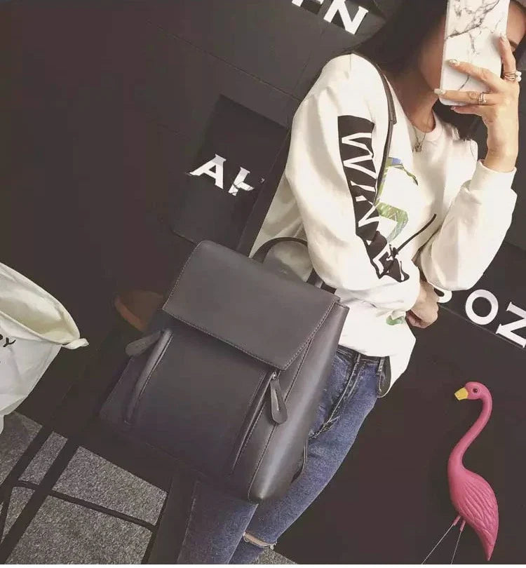Versatile British-inspired shoulder bag made from high-quality PU leather with a spacious main compartment, convenient pockets, and an adjustable strap