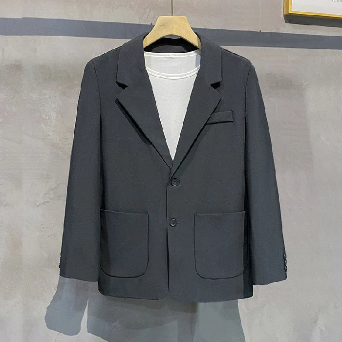 A stylish, casual jacket for men made of premium polyester fabric for year-round comfort and versatility