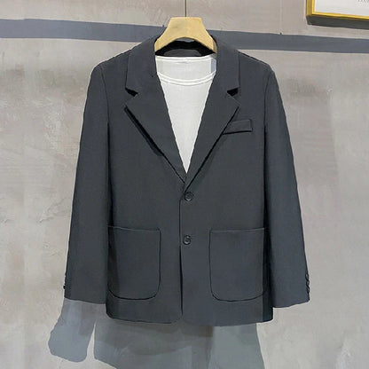 A stylish, casual jacket for men made of premium polyester fabric for year-round comfort and versatility