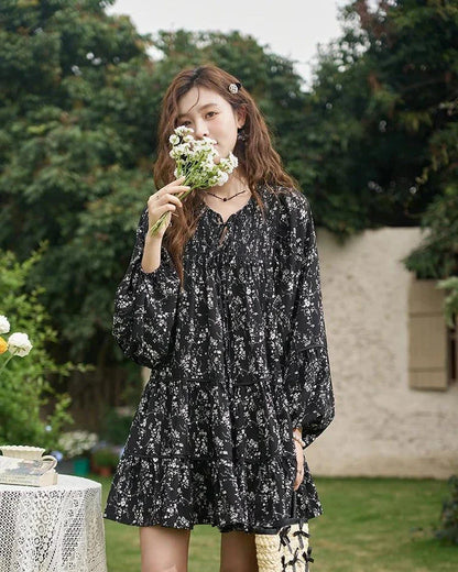 Floral print dress with flare sleeves, knee-length design, and loose, comfortable fit