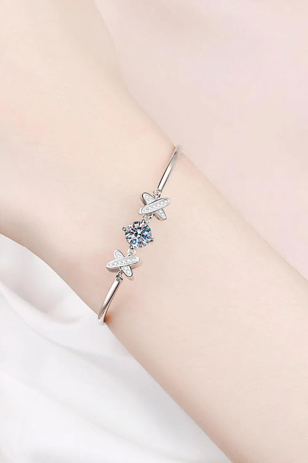 Elegant 1 carat moissanite bracelet with 925 sterling silver construction and rhodium-plated finish