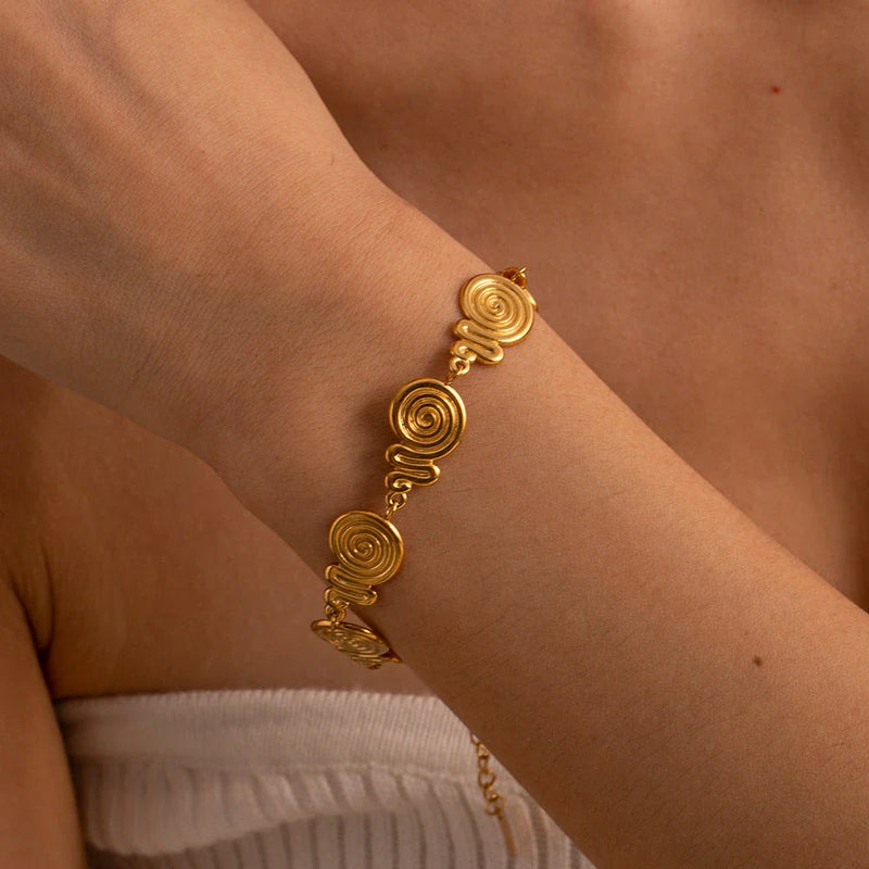 Hhomeenjoy Elegant 18K Gold Plated Stainless Steel Swirl Bangle