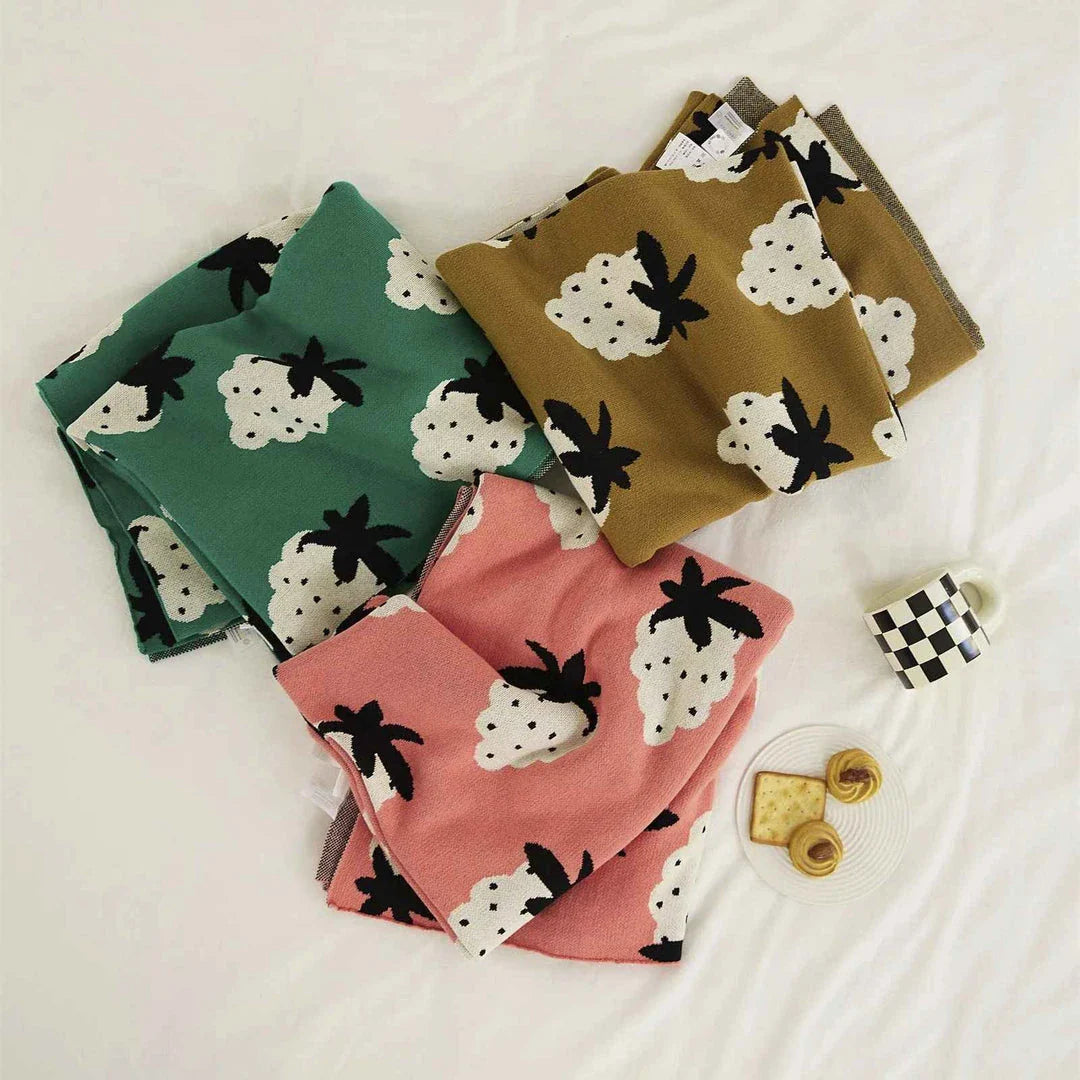 Cozy grape-patterned cotton blanket for comfortable relaxation and elegant home decor