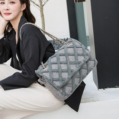 Stylish rhombus-patterned messenger bag for ladies with a retro single shoulder design and durable polyester construction