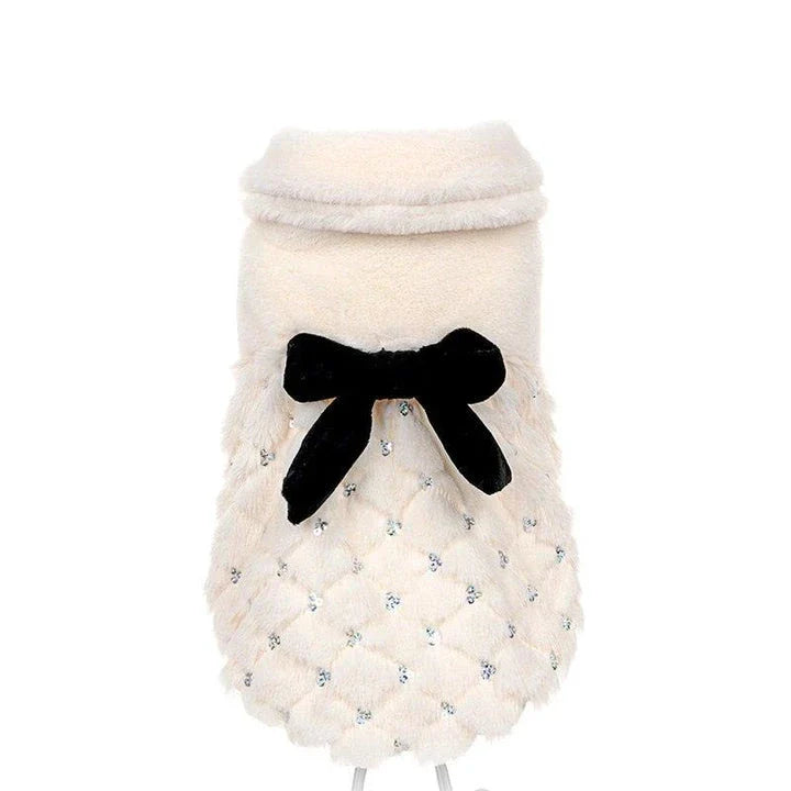 Cozy and stylish winter coat for pets, featuring a soft cotton exterior and plush faux fur lining for maximum warmth and comfort.
