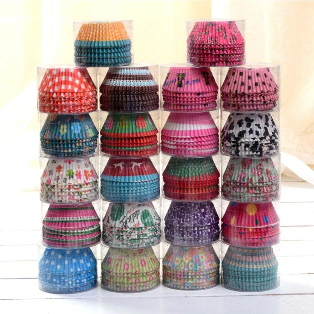 Eco-friendly disposable cupcake liners made of greaseproof paper, perfect for baking and party hosting