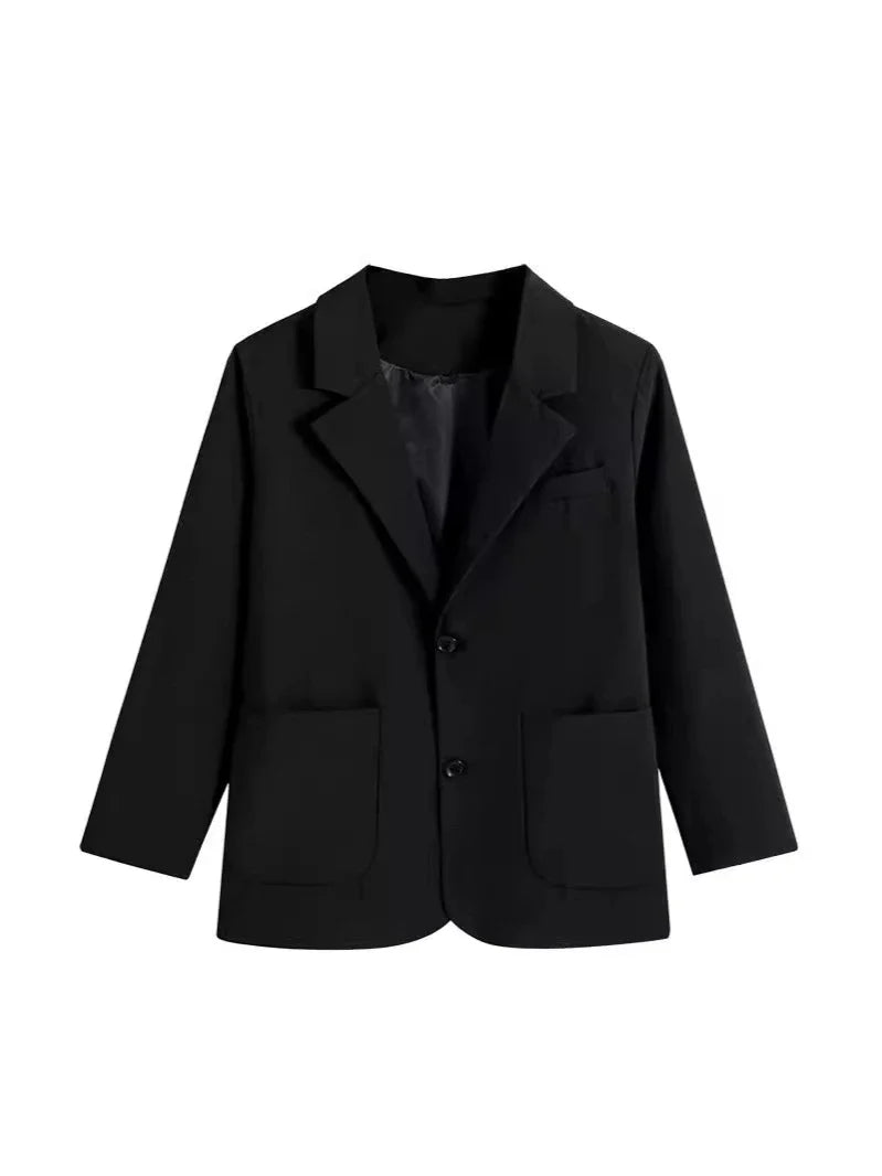 A stylish, casual jacket for men made of premium polyester fabric for year-round comfort and versatility